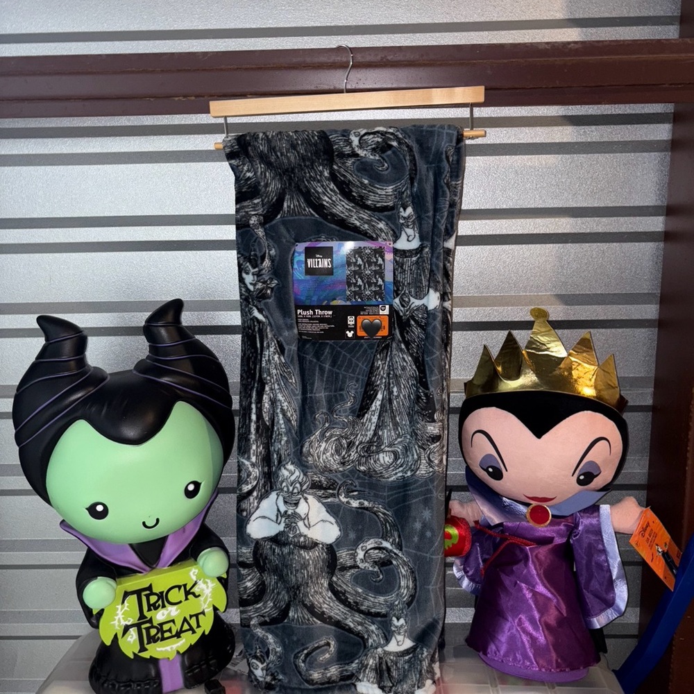 Disney Villains Dark Gray Plush Blanket W Evil Queen Light Lamp Plush Greeter